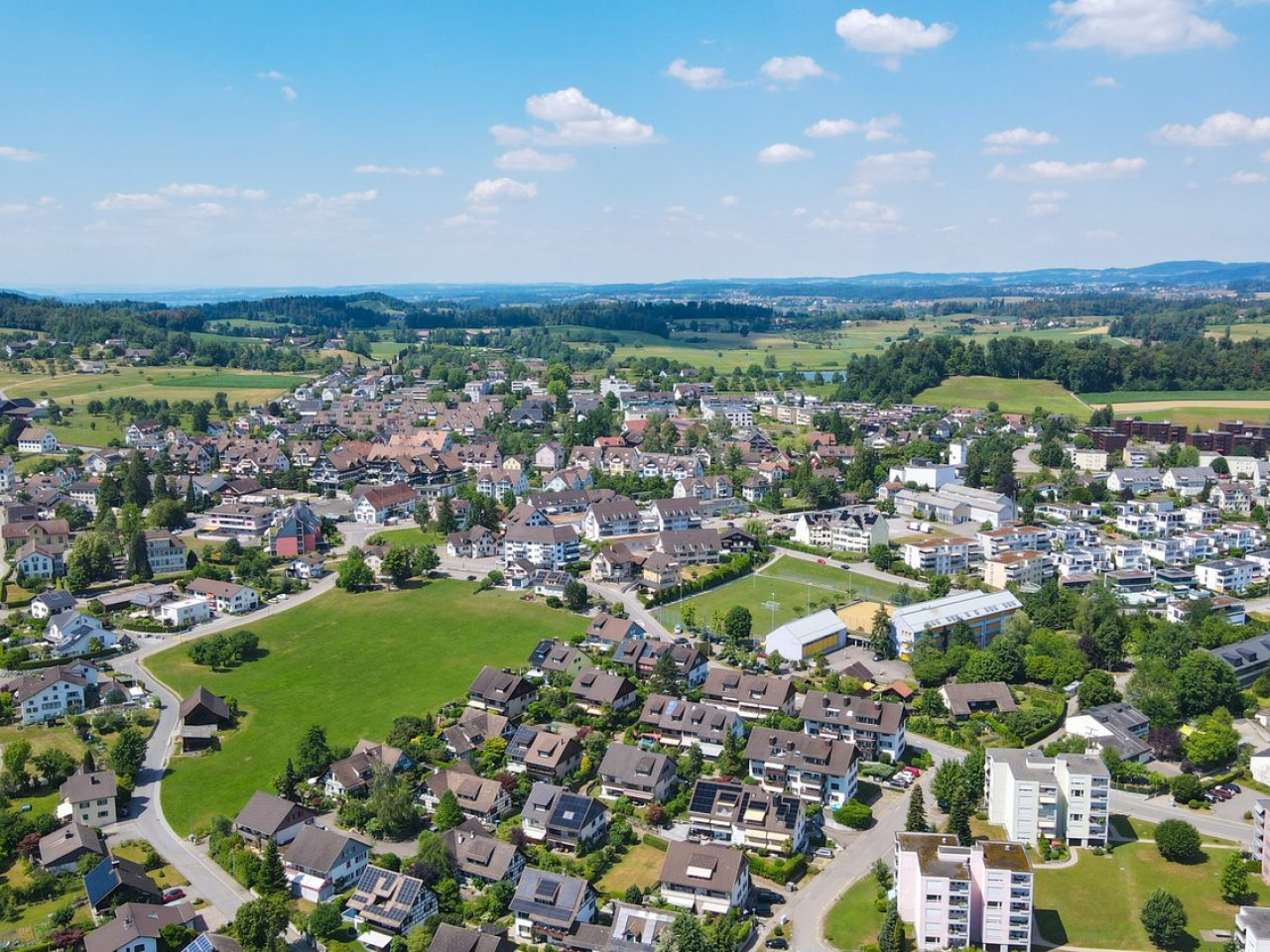 Einfamilienhaus mit grossem Ausbaupotenzial, zentral und ruhig gelegen