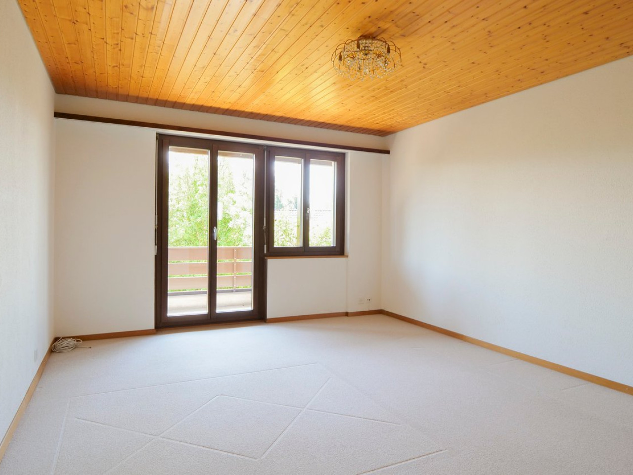 Einfamilienhaus mit grossem Ausbaupotenzial, zentral und ruhig gelegen